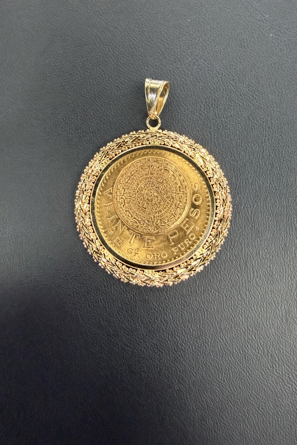 Veinte Peso pendant