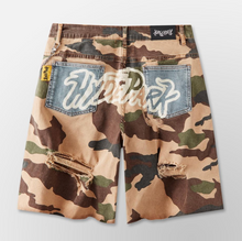 Load image into Gallery viewer, Pockets Everywear Camo Shorts - Camo Green
